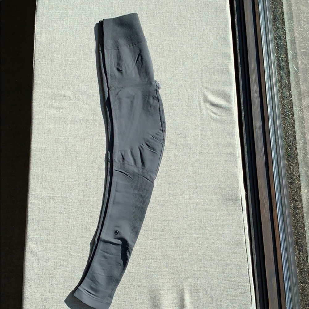 Grey LULULEMON leggings 🦵